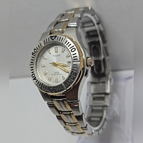 Womens Pulsar VX82-X310 Diver Style Date Watch Gold Silver Two Toned New Battery - Picture 2 of 11